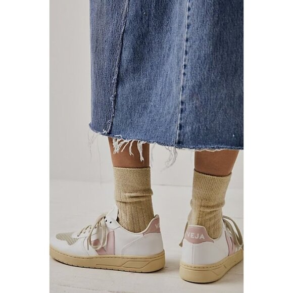 VEJA V-10 CWL Vegan Leather Sneaker in White/Petale Pink Size EU 37/US 6 - Picture 2 of 8